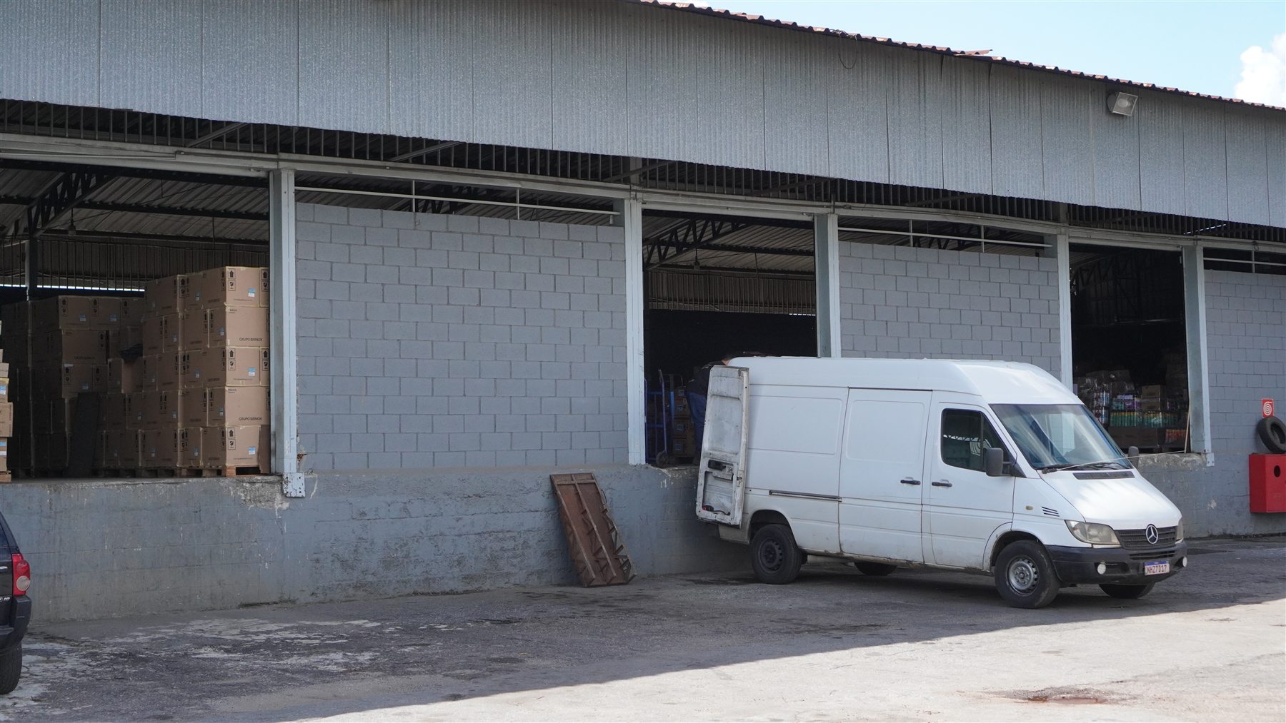 Doca externa e veículo de apoio da operação